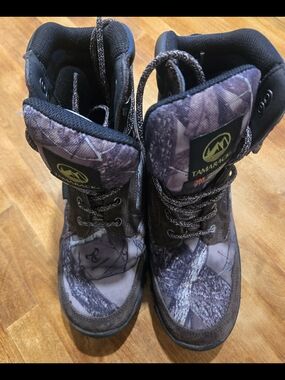 Tamarack Women's Camo Lace-Up Boots - Black/Gray